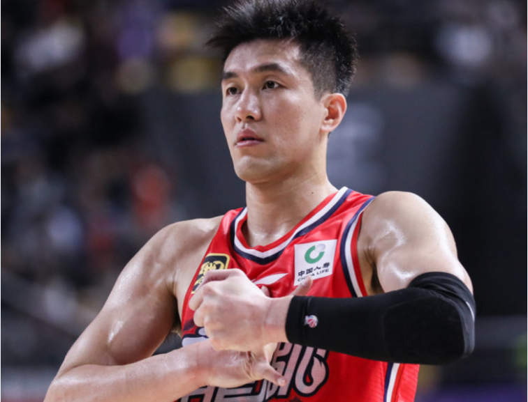 开云体育-广州男篮注册12人：郭艾伦还剩1年顶薪 焦泊乔陷交易流言未注册