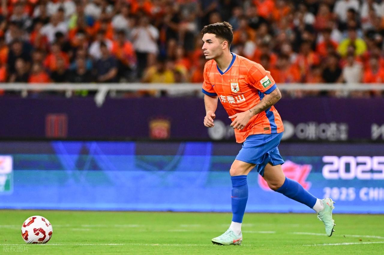 开云体育-山东鲁能自己打脸了？水货外援加盟仅半年就解约，中超球队没人要